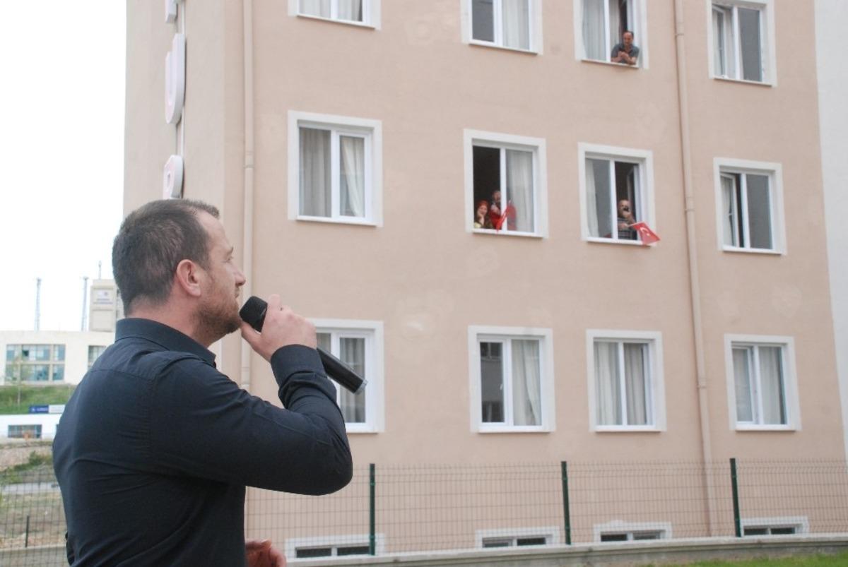 Karantinadaki vatandaşlara mini konser