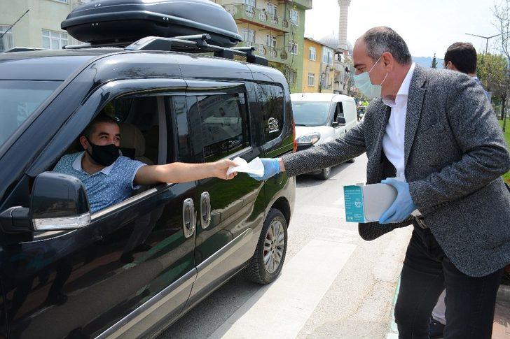 Gemlik’te maske dağıtımı sürüyor G1