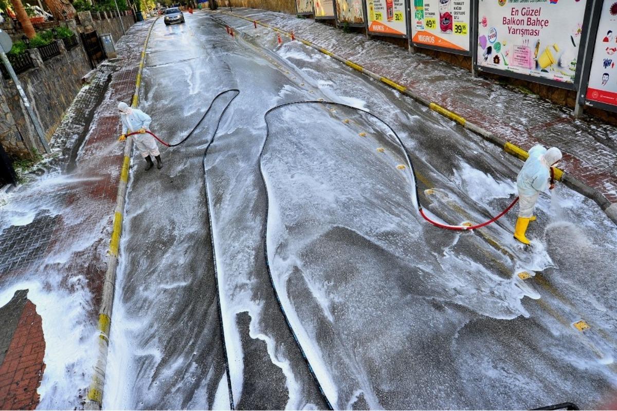Alanya&rsquo;da dezenfekte &ccedil;alışmaları hafta sonu da s&uuml;rd&uuml;