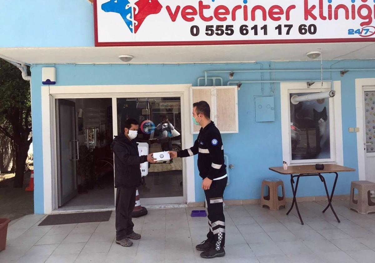 B&uuml;y&uuml;kşehirden veteriner kliniklerine maske
