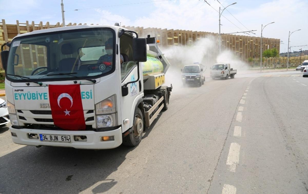 Eyy&uuml;biye Belediyesinden yeni dezenfekte aracı