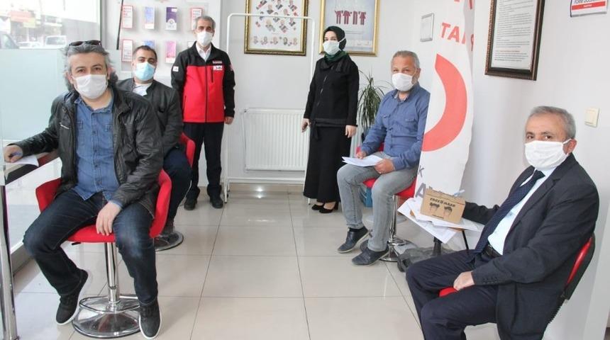 Gazetecilerden kan bağışına destek