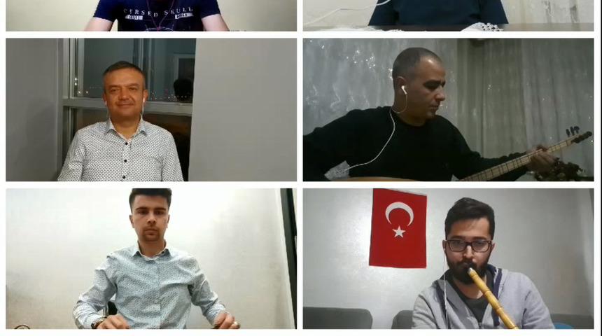 Sağlık&ccedil;ılar koronavir&uuml;se t&uuml;rk&uuml; yazıp, koro halinde s&ouml;yledi