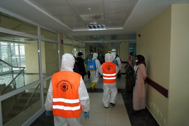 Büyükşehir Belediyesi kamu ve özel kuruluşlarda dezenfektan çalışmalarını sürdürüyor G2