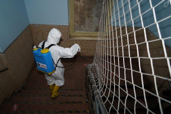 Büyükşehir Belediyesi kamu ve özel kuruluşlarda dezenfektan çalışmalarını sürdürüyor G3