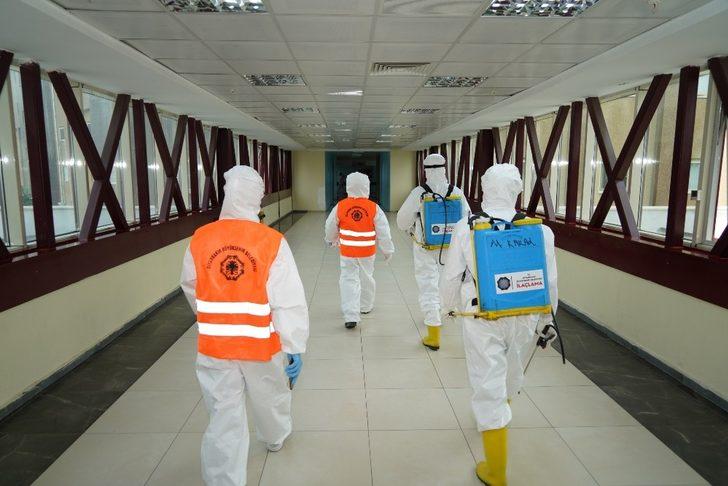 Büyükşehir Belediyesi kamu ve özel kuruluşlarda dezenfektan çalışmalarını sürdürüyor G4