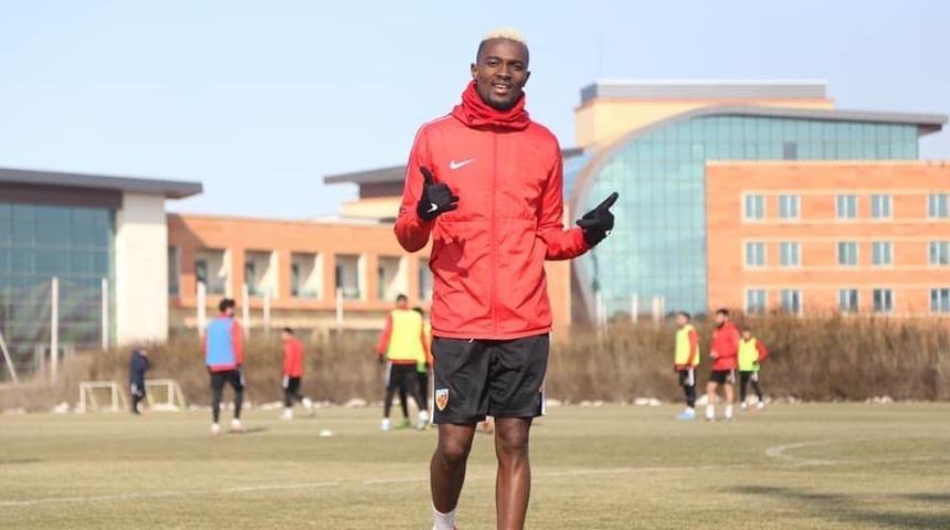 Kayserisporlu Bernard Mensah, "Şampiyonlar Ligi&rsquo;nde oynamak istiyorum"