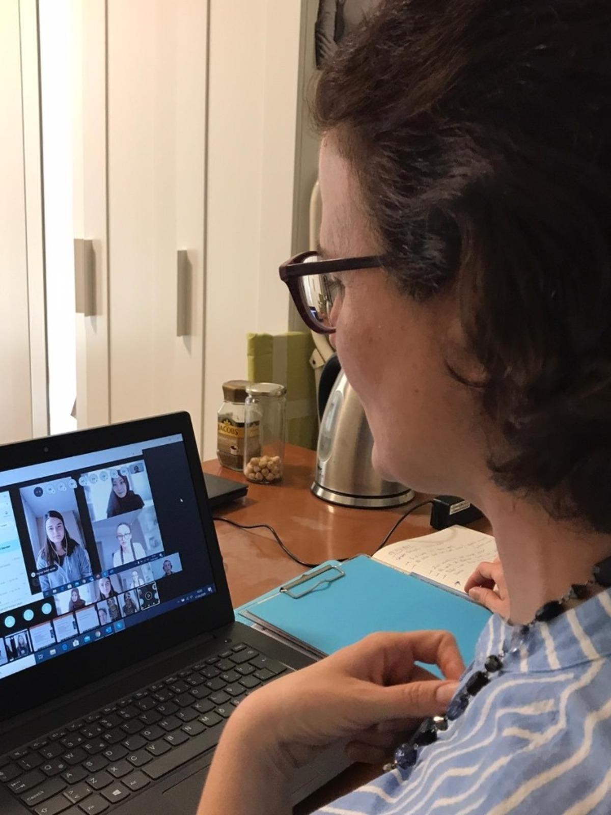 D&uuml;zce &Uuml;niversitesi eğitim seminerlerini online s&uuml;rd&uuml;r&uuml;yor