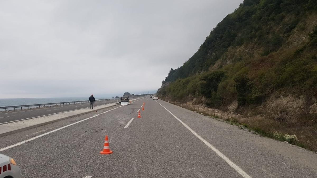 Lastiği patlayan ara&ccedil; takla attı: 1 yaralı