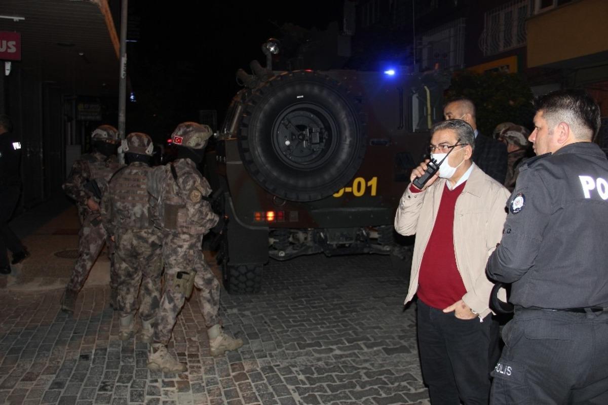 Aydın&rsquo;daki rehine krizi! Eşini, iki &ccedil;ocuğunu ve komşularını rehin aldı