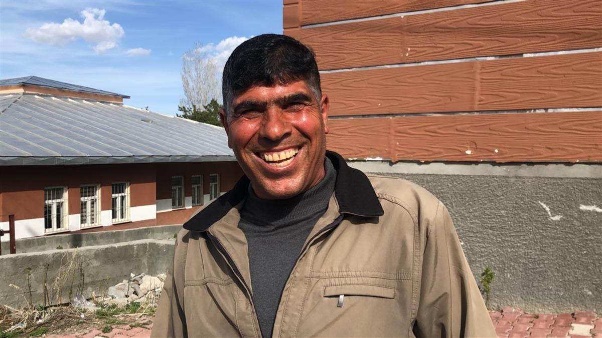 Kars'ın 'g&uuml;len adamı'nın ilgin&ccedil; hikayesi: Babam &ouml;ld&uuml;ğ&uuml;nde bile g&uuml;ld&uuml;m