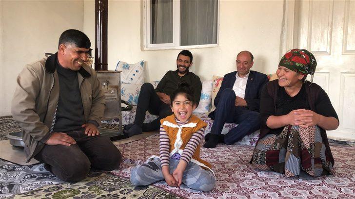 Kars'ın 'gülen adamı'nın ilginç hikayesi: Babam öldüğünde bile güldüm G3