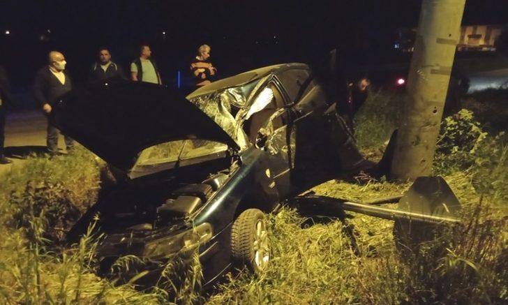 Direksiyon hakimiyetini kaybedince direğe çarparak durabildi G1