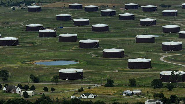 ABD'de Oklahoma Eyaleti'nin Cushing kentindeki petrol depolarının gelecek ay dolabileceği hesaplanıyordu.