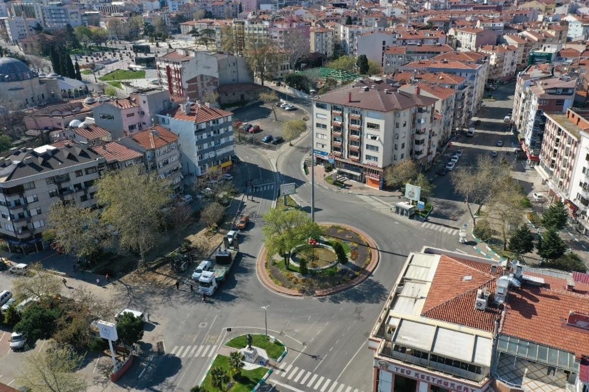 Cumhuriyet Meydanı sil baştan yenileniyor