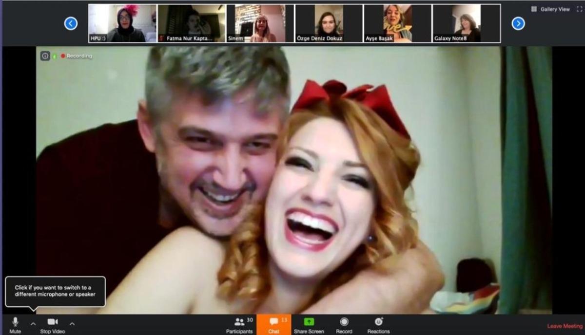 Korona g&uuml;nlerinde online kına gecesi