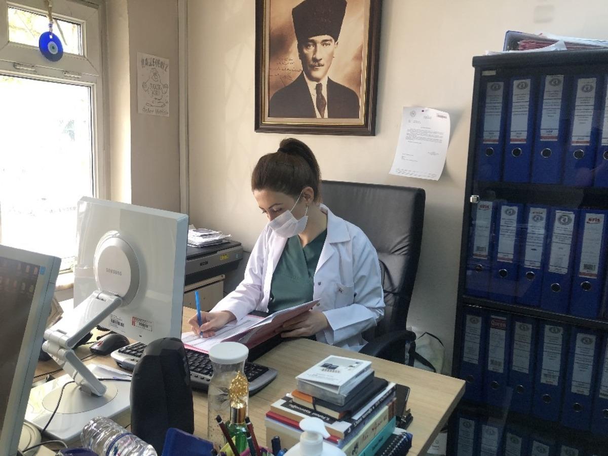 Koronavir&uuml;s&uuml; yenen doktor, yaşadıklarını anlattı: Ateş y&uuml;ksekliği yaşamadım