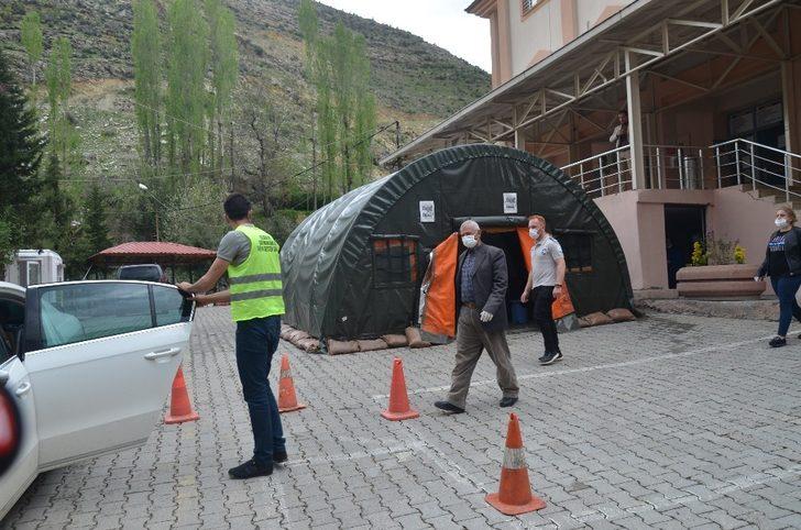 Uludere Kaymakamlığından örnek davranış, taburcu olan hastalar özel araçla evlerine bırakılıyor G2