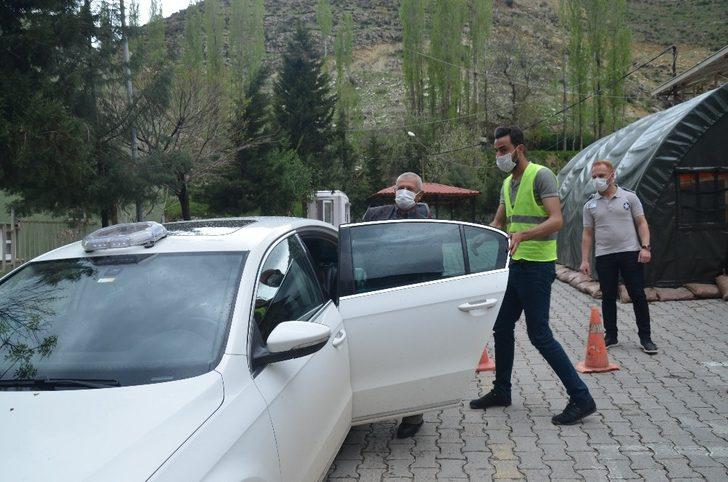 Uludere Kaymakamlığından örnek davranış, taburcu olan hastalar özel araçla evlerine bırakılıyor G3