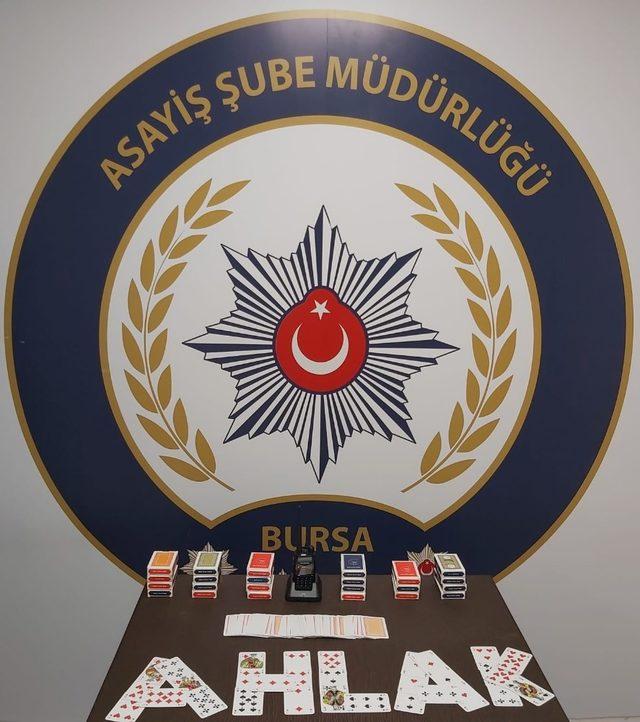 Bursa’da polis telsizi ile önlem alan kumarhaneye 69 bin liralık baskın
