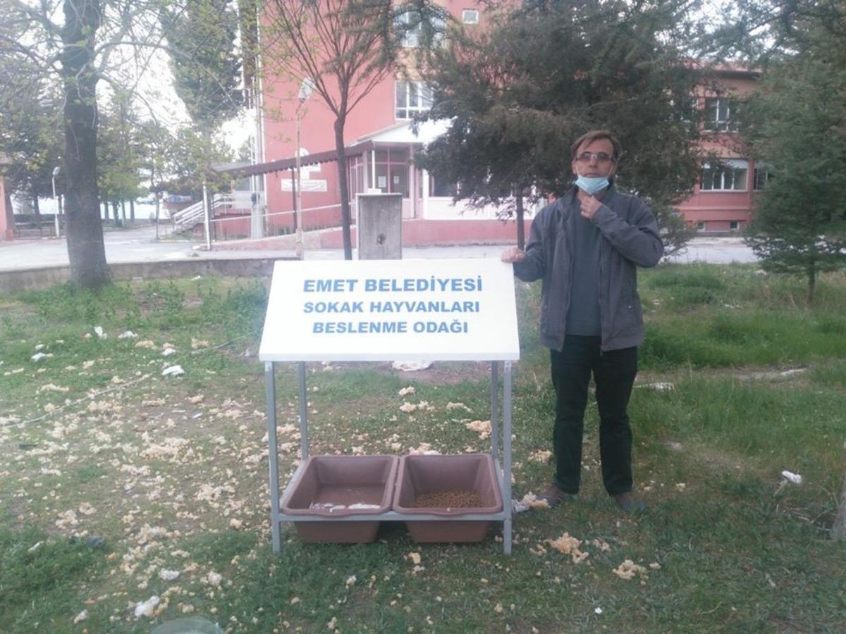 Sokak hayvanları i&ccedil;in beslenme odakları yapılıyor