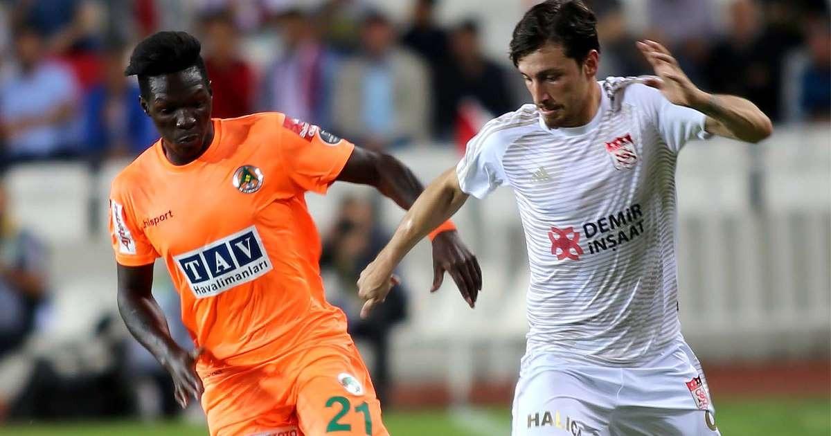 Nsakala Beşiktaş formalı fotoğrafını paylaştı