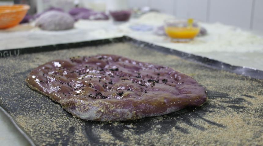 Ramazan sofralarını bağışıklık güçlendiren mor pideler süsleyecek