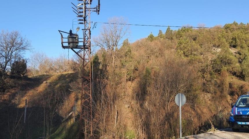 Trafo &ccedil;alma girişiminde bulunan iki kişi su&ccedil;&uuml;st&uuml; yakalandı