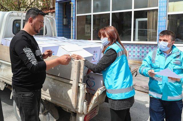 Ramazan yardımı kolilerinin dağıtımına başlandı