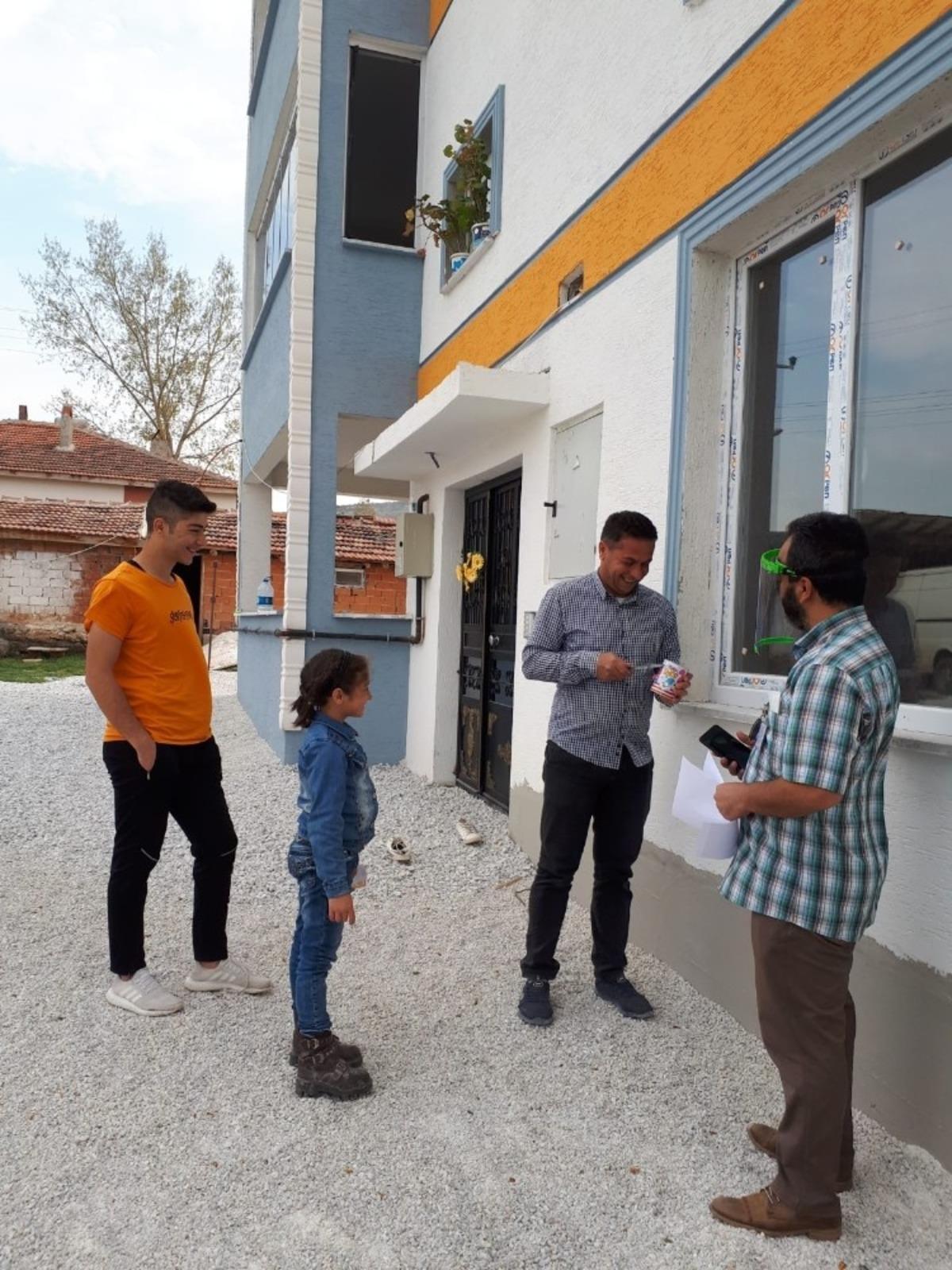 Kendi k&uuml;&ccedil;&uuml;k y&uuml;reği b&uuml;y&uuml;k