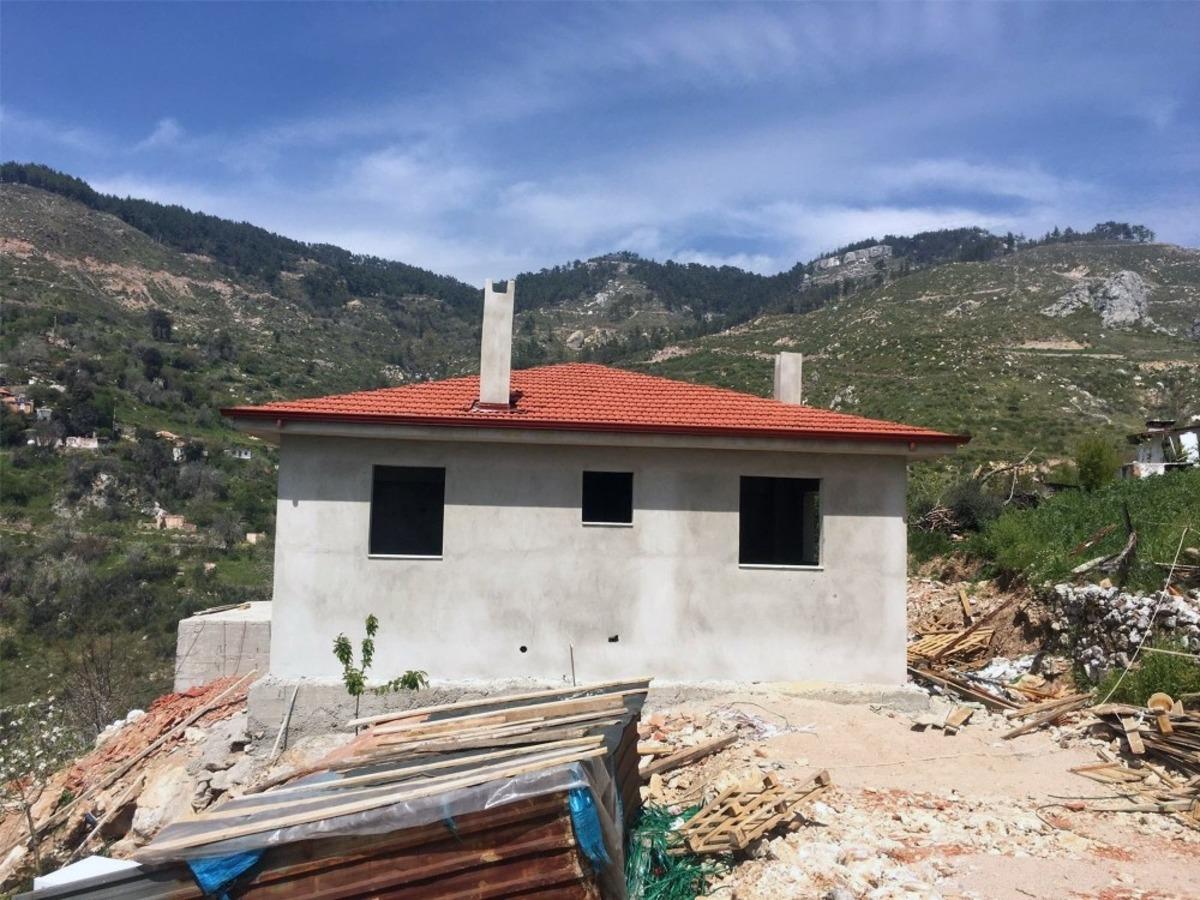 Zeytink&ouml;y&rsquo;de 8 konutun inşaatı s&uuml;r&uuml;yor