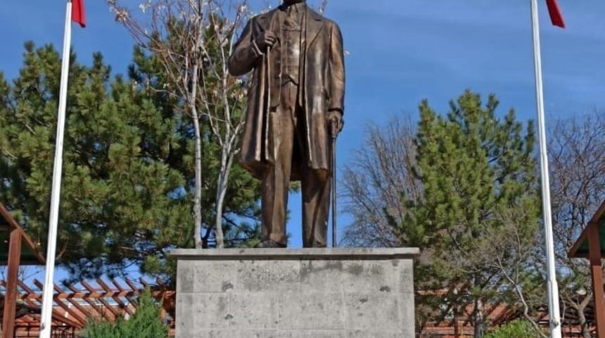 100. yılda kardeş kente Atat&uuml;rk heykeli