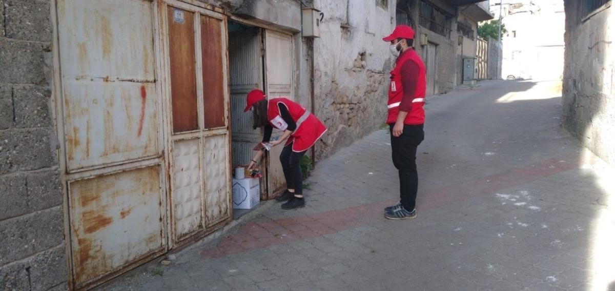 Kızılay&rsquo;dan 100 aileye gıda yardımı