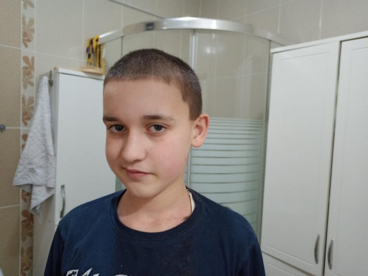 Sa&ccedil; kesme işini babalar, kardeşler, abiler &uuml;stlendi