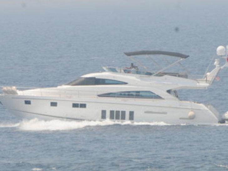 Mustafa Sandal dümende G4