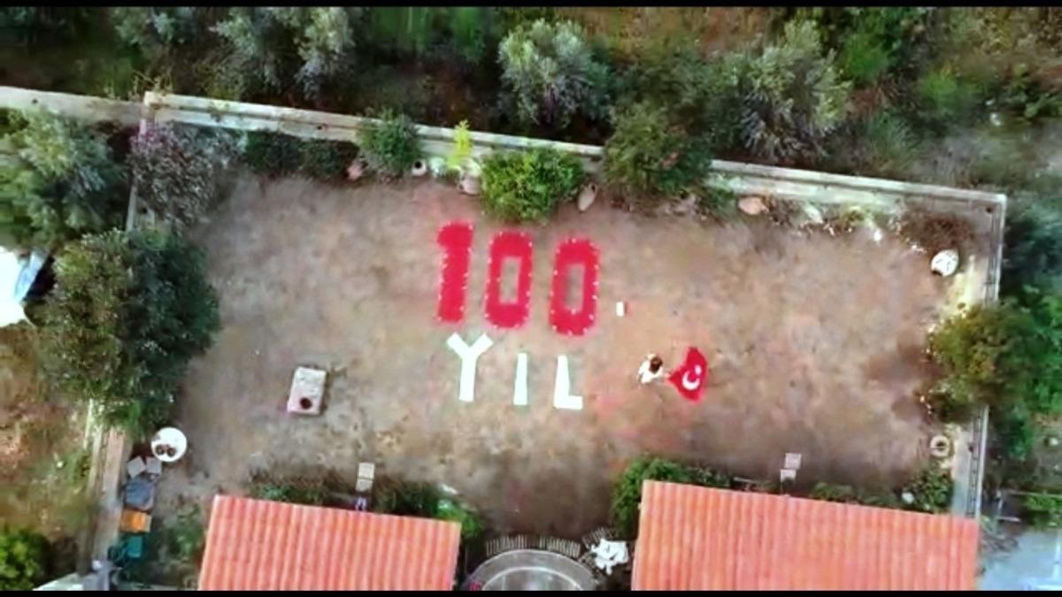 Evde kalan &ccedil;ocuklardan 23 Nisan klibi