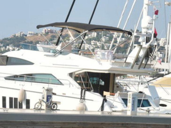 Mustafa Sandal dümende G5