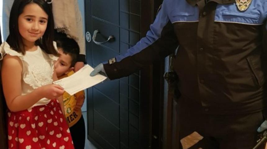 Kumbarasındaki parayı milli dayanışma kampanyasına bağışladı