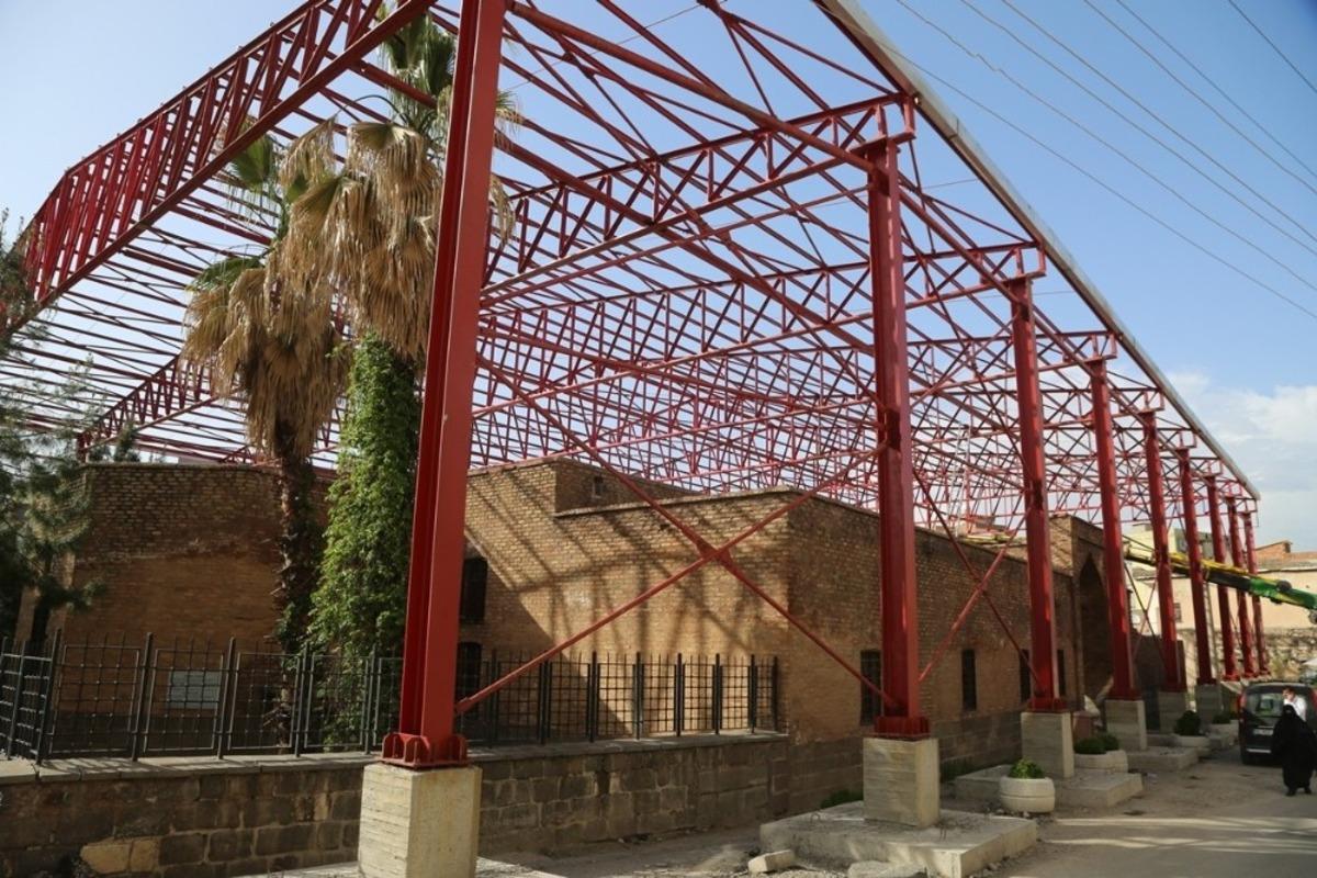 Tarihi Kırmızı Medresede restorasyon &ccedil;alışması