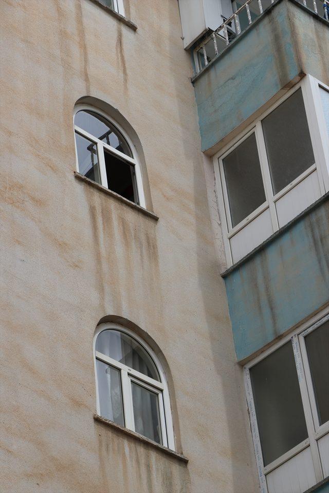 Şanlıurfa'da pencereden düşen ikizlerden biri öldü