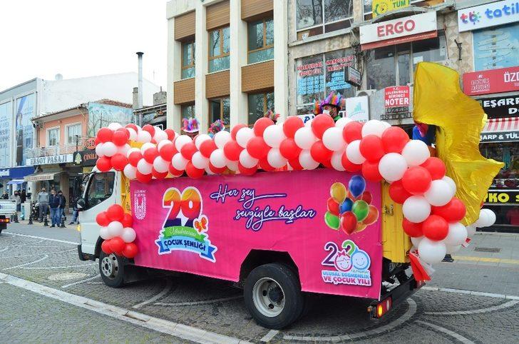 Müzik kamyonuyla eğlendiler G3