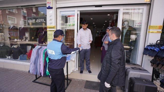 Çarşı esnafına maske dağıtıldı