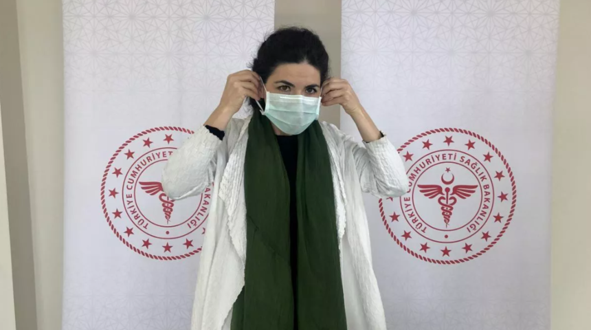 Maske kullanımıyla ilgili çok önemli uyarı: Dokunduğunuz anda çöpe atın