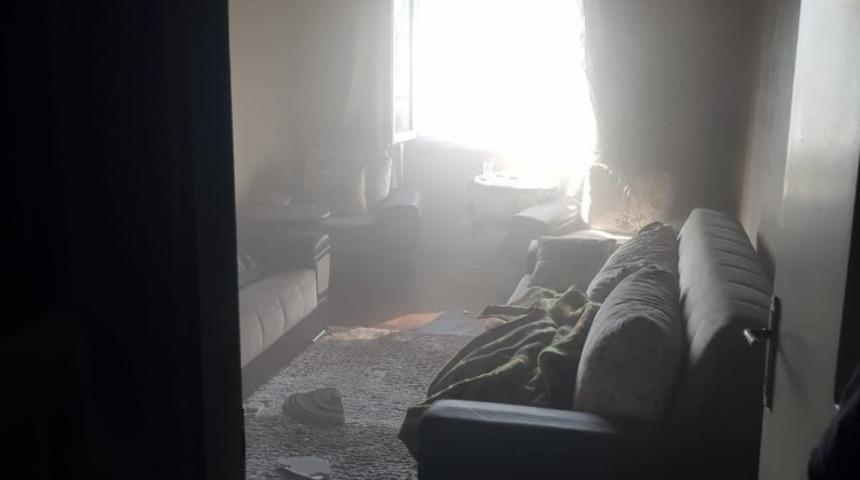 Tarsus&rsquo;ta &ccedil;ıkan yangında ev kullanılamaz hale geldi