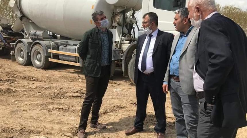 Taşk&ouml;pr&uuml; Belediyesinde yol yapım &ccedil;alışmaları s&uuml;r&uuml;yor