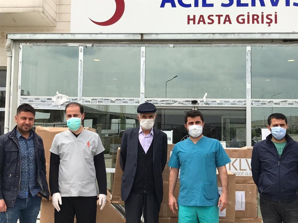 Silvanlı iş adamından sağlık &ccedil;alışanlarına y&uuml;z koruyucu siper ve maske yardımı