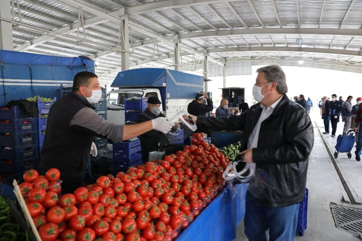 Melikgazi&rsquo;de esnafa &ouml;zel siperli maske dağıtıldı