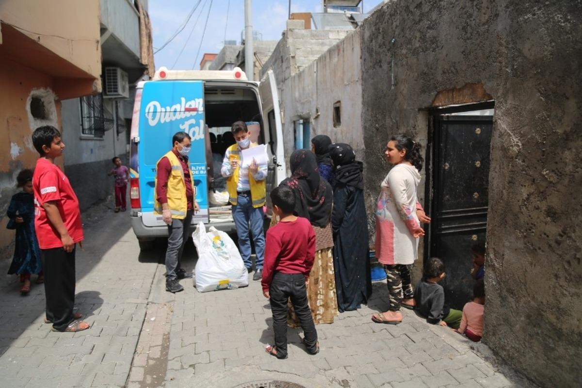İhtiya&ccedil; sahibi ailelerin siparişleri evlerinde teslim ediliyor