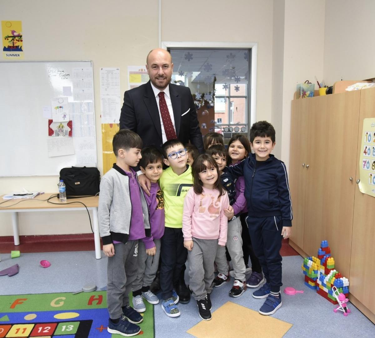 Başkan Togar &ouml;ğrencilerin 23 Nisan coşkusuna ortak oluyor