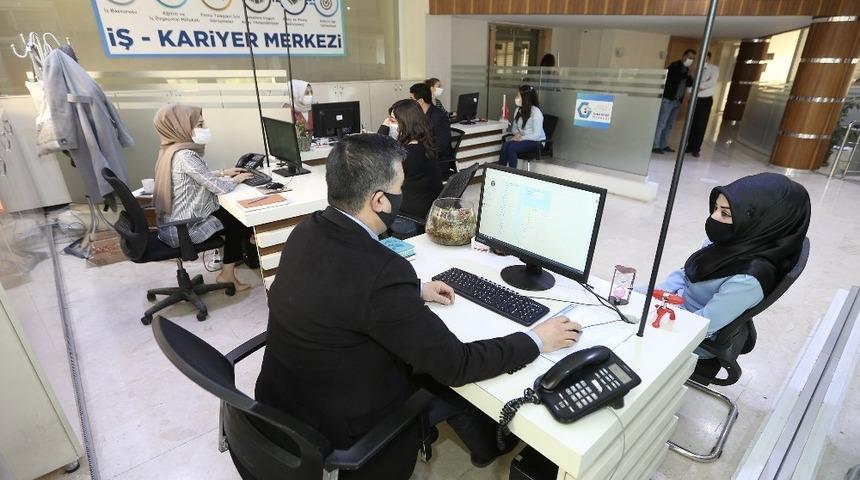 İş ve kariyer merkezi istihdamda b&uuml;y&uuml;k rol oynuyor